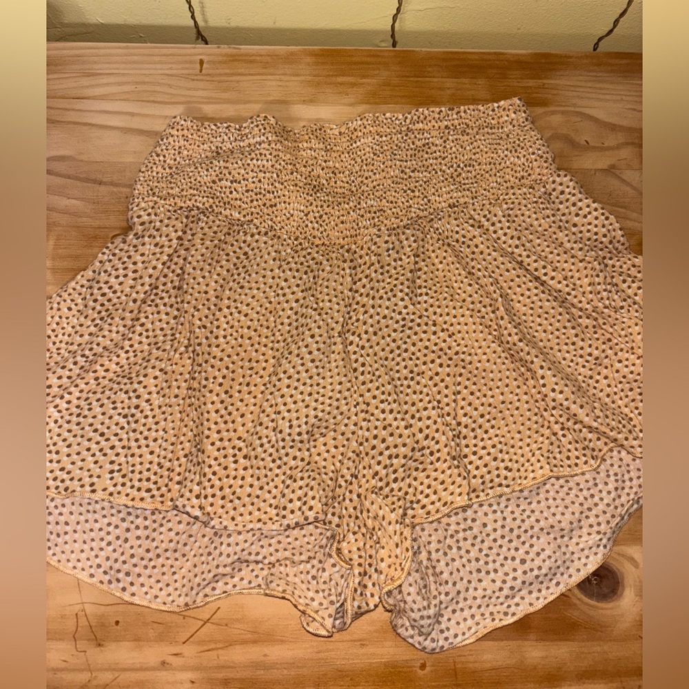 woman’s high waisted flow shorts